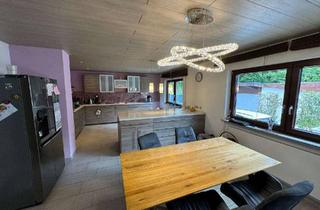 Haus kaufen in 75015 Bretten, Stilvoll modernisierter Winkelbungalow mit parkähnlicher Gartenan