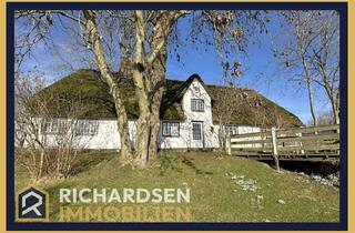 Haus kaufen in 25927 Neukirchen, Charmantes Reetdachhaus mit viel Potenzial und herrlichem Weitblick in Neukirchen
