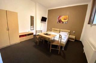 Immobilie mieten in Edisonstraße 12, 12459 Oberschöneweide, Kleines Apartment in Wohngemeinschaft mit gemeinschftlich genutztem Garten.