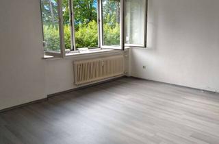 Wohnung kaufen in 85055 Ingolstadt, Helle 1-Zimmer-EG-Wohnung in Ingolstadt, sehr ruhig, eingewachsen mit Baum- und Strauchbestand