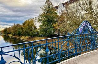 Wohnung kaufen in 12059 Neukölln, Helle Altbauwohnung mit Balkon in zentraler Lage Berlins - bezugsfrei ab sofort