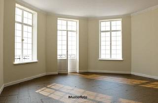 Wohnung kaufen in 52068 Aachen, 2-Zimmer-Altbau-Wohnung mit Loggia