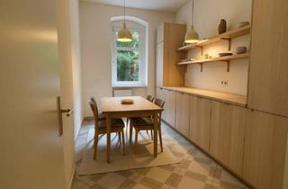 Wohnung kaufen in Klemkestraße 120, 13158 Berlin, Berlin - Wohnen am Berliner Mauerweg: Stilvolle 2-Zimmer-Wohnung mit Balkon