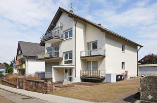 Wohnung kaufen in 76229 Karlsruhe, Karlsruhe - Sanierungsbedürftige 4 Zimmer-Wohnung mit drei Balkonen und viel Raum zur individuellen Gestaltung