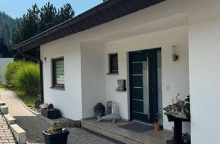 Wohnung kaufen in 76593 Gernsbach, Gernsbach - Großzügige Eigentumswohnung mit Hauscharakter, Garten, 2 Garagen und flexibler Wohnaufteilung