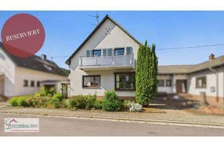 Haus kaufen in 66693 Mettlach, Mettlach / Saarhölzbach - METTLACH-SAARHÖLZBACH: WOHNHAUS MIT 3 SCHLAFZIMMERN + BLICK INS GRÜNE