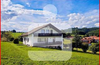 Haus kaufen in 79736 Rickenbach, Rickenbach - Großzügiges Wohnhaus mit Weitblick für eine oder zwei Familien: Viel Platz für Ihre Wohnträume