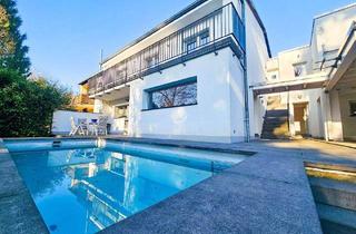 Einfamilienhaus kaufen in 61476 Kronberg, Kronberg - Exklusives Einfamilienhaus mit Pool, großen Sonnenterrassen, Sauna und Garten in bester Taunuslage