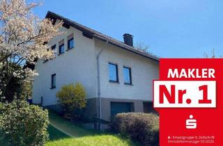 Einfamilienhaus kaufen in 57319 Bad Berleburg, Bad Berleburg - +++ RESERVIERT +++ Einfamilienhaus mit Garage, Balkon, Terrasse und großzügigem Grundstück
