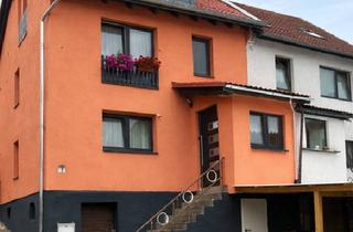 Einfamilienhaus kaufen in 36391 Sinntal, Sinntal - Großzügiges Einfamilienhaus mit viel Nutzfläche - komplett saniert, mit Terrassen, Garten & Garagen
