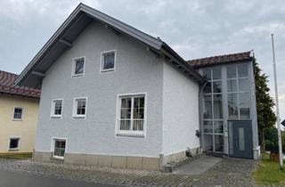 Haus kaufen in 94544 Hofkirchen, Hofkirchen - Gepflegtes Zweifamilienhaus für Kapitalanleger!
