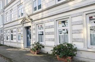 Wohnung kaufen in 22763 Ottensen, Altbauwohnung mit Balkon in begehrter Elbnähe von Hamburg-Ottensen