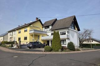 Haus kaufen in Im Gartenfeld 11, 54526 Landscheid, Zweifamilienhaus mit Garten, Garage und Baugrundstück