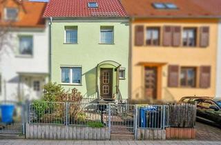 Haus kaufen in 06237 Leuna, Charmantes Reihenmittelhaus mit Kamin, Garten und modernisiertem Wohnkomfort im Leuna