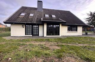 Haus kaufen in 23623 Ahrensbök, Modernisiert, viel Wohnfläche und großes Grundstück