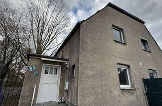 Reihenhaus kaufen in Howeg 41, 45896 Hassel, Renovierungsbedürftiges Reihenhaus mit 4 Zimmern in Gelsenkirchen-Hassel