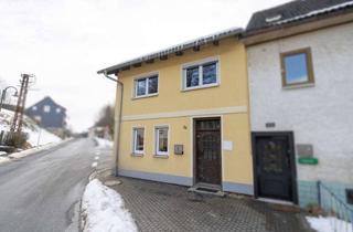 Einfamilienhaus kaufen in 96528 Schalkau, Charmantes Einfamilienhaus mit großem Garten und Potenzial in Schalkau!