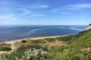 Grundstück zu kaufen in 18556 Dranske, Exklusives Baugrundstück mit Ostseepanorama.