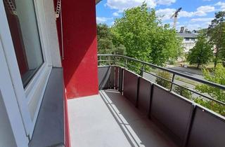 Wohnung kaufen in 91052 Erlangen, Helle 2-Zimmer-Wohnung im 3. OG mit Balkon in Erlangen-Süd