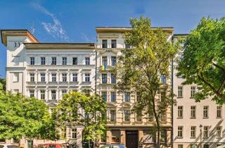 Wohnung kaufen in Görlitzer-Park, 10997 Kreuzberg, Perfekte Geldanlage - Attraktive Altbauwohnung mit traumhaftem Weitblick auf den Görlitzer Park
