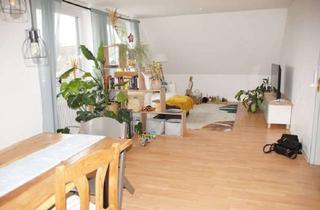 Wohnung mieten in Schwetzinger Straße, 76139 Hagsfeld, Lichtdurchflutete Dachgeschosswohnung in zentraler Lage