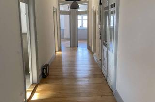 Wohnung mieten in 88400 Biberach, Großzügige 4-Zimmer Altbauwohnung (142 m²) Stilvoll saniert - mitten in der Biberach Innenstadt