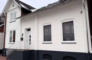 Haus kaufen in 24214 Gettorf, Im Auftrag: Haus mit Einlieger-Whg. in zentr. Lage von Gettorf – Doppelcarport, Werkstatt und Garten