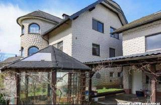 Haus kaufen in 59964 Medebach, Medebach - Großzügiges Wohnhaus mit Einliegerwohnung und Garage im schönen Sauerland