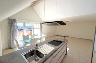 Wohnung kaufen in 71384 Weinstadt, Weinstadt - Lichtdurchflutete 98 m² Dachgeschosswohnung mit 3,5 Zimmer - Dachterrasse - Aufzug