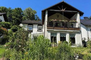 Haus kaufen in 57392 Schmallenberg, Schmallenberg - Gleidorf! Beste Lage! Am Wald mit Bach! EFH plus Einliegerwohnung!