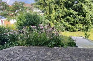 Haus kaufen in 91330 Eggolsheim, Eggolsheim - Wohnhaus mit Einliegerwohnung und großem Garten in Hanglage