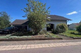 Haus kaufen in 66793 Saarwellingen, Saarwellingen - Großzügiges freistehendes 1-2 Familienhaus in ruhiger Lage in Saarwellingen zu verkaufen