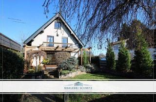 Einfamilienhaus kaufen in 53859 Niederkassel, Niederkassel - Hochwertig! Ideales Familienhaus mit schönem Garten, Garagen und Innenpool zentral in Niederkassel
