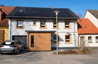 Haus kaufen in 95509 Marktschorgast, Marktschorgast - Modernisiertes Reihenmittelhaus mit PV Anlage, Garage und Garten
