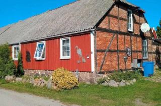 Haus kaufen in 17495 Karlsburg, Karlsburg - Fachwerkhaushälfte mit Nebengelass