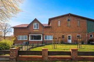 Bauernhaus kaufen in 24802 Emkendorf, Emkendorf - Resthof mit ca. 3 Hektar Land, Stallungen, 260qm2 Bauernhaus.