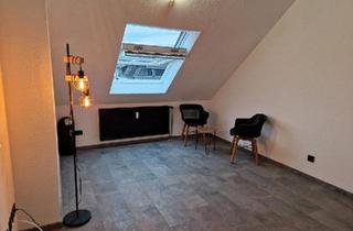 Wohnung kaufen in 45326 Essen, Essen - Schicke Galerie-Wohnung, Dachgeschoss, Baujahr 1992, 34m²