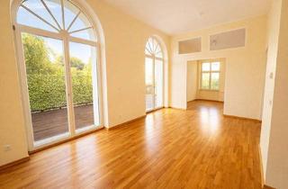 Wohnung kaufen in 12555 Berlin, Berlin - Herrschaftliche Hochparterrewohnung mit Terrasse, Kamin, Carport, in ruhiger Lage