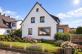 Haus kaufen in 30952 Ronnenberg, Ronnenberg - Freistehendes Zweifamilienhaus mit 3 bewohnbaren Ebenen Keller