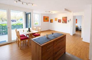 Wohnung kaufen in 79115 Freiburg, Freiburg im Breisgau - 2-Zimmer-Kleinod mit Garten, zentrumsnah und ruhig.