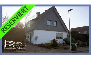 Einfamilienhaus kaufen in 46145 Oberhausen, Oberhausen - *** RESERVIERT *** Freistehendes Einfamilienhaus mit Garage in grüner Lage von OB-Sterkrade **provisionsfrei***