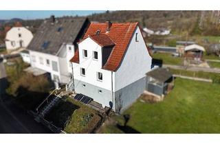 Haus kaufen in 66540 Neunkirchen, Neunkirchen - +++ Charmantes, modernisiertes Ein- bis Zweifamilienhaus mit Doppelgarage, Garten, Terrasse und herrlichem Panoramablick +++