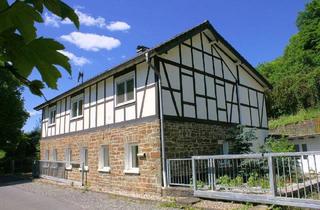 Haus kaufen in 53809 Ruppichteroth, Ruppichteroth - Großzügiges Wohnhaus Nähe Ruppichteroth-Schönenberg