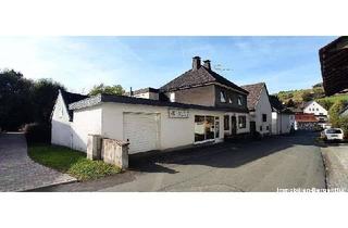 Haus kaufen in 59964 Medebach, Medebach - Zwei Wohneinheiten mit großem Gewerbebereich und Garagen, Nähe Winterberg