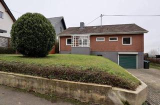 Haus kaufen in 56864 Bad Bertrich, Bad Bertrich - Bungalow-Fertighaus mit Garten, Garagen und Keller