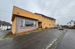 Haus kaufen in 54619 Lichtenborn, Lichtenborn - Freistehendes Zweifamilienhaus mit großem Garten in zentraler Ortslage