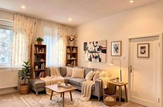 Wohnung kaufen in 90763 Fürth, Zentrale 3-Zimmer-Altbauwohnung mit Entwicklungspotenzial – Leerstehend, gestaltbar, in Bahnhofsnähe