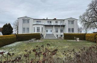 Wohnung kaufen in 23968 Hohenkirchen, Wohnen mit Geschichte in Küstennähe: Zwei stilvolle Einheiten im Gutshof von Hohen Wieschendorf