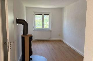 Wohnung mieten in Untere Krankenhausstraße 15, 08289 Schneeberg, Hochwertig sanierte 3-Raum-Wohnung mit Kamin, EBK & Gartenanteil