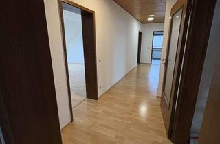 Wohnung mieten in 61191 Rosbach, Helle 4,5-Zimmer Dachgeschosswohnung mit Balkon in Rosbach v.d.H.